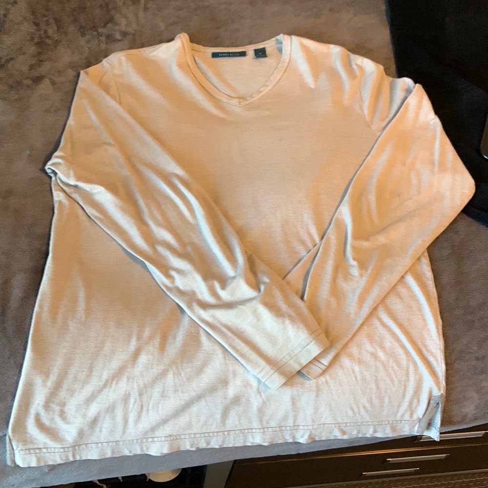 Perry Ellis v-neck long sleeve